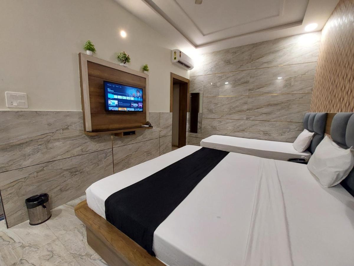 Taj Nice Point Agra  Zewnętrze zdjęcie
