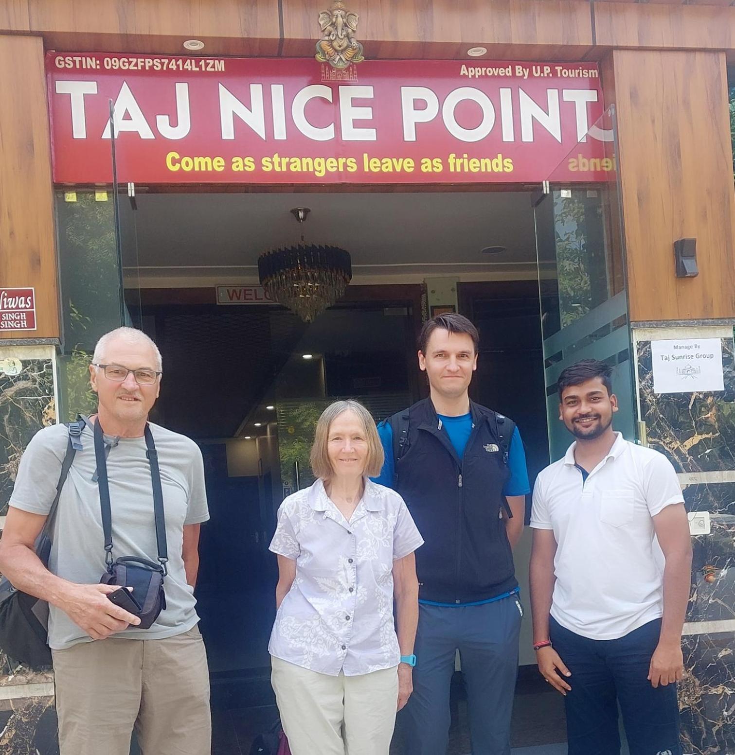Taj Nice Point Agra  Zewnętrze zdjęcie