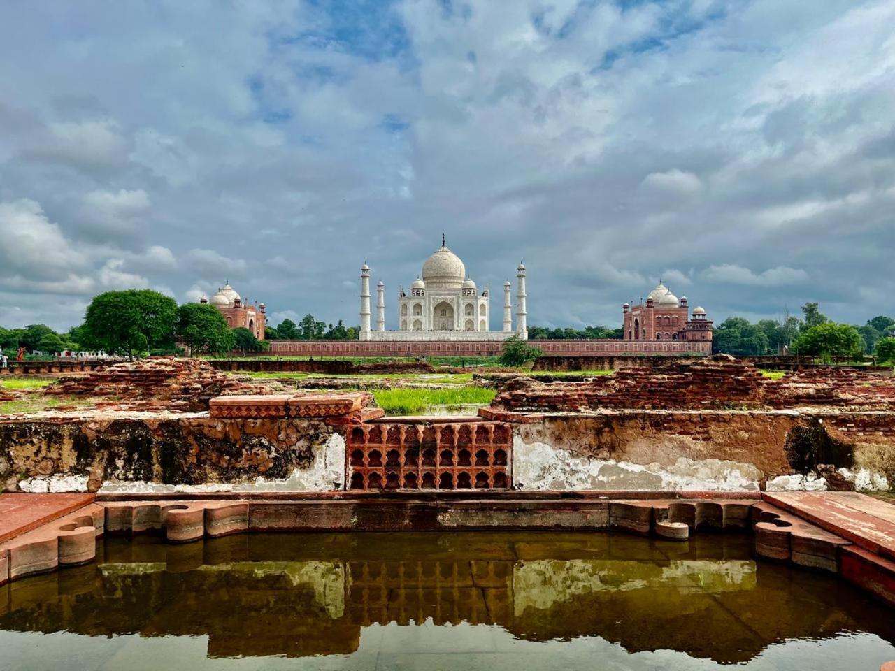 Taj Nice Point Agra  Zewnętrze zdjęcie