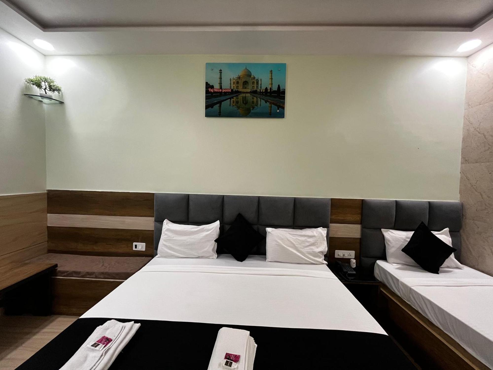 Taj Nice Point Agra  Zewnętrze zdjęcie