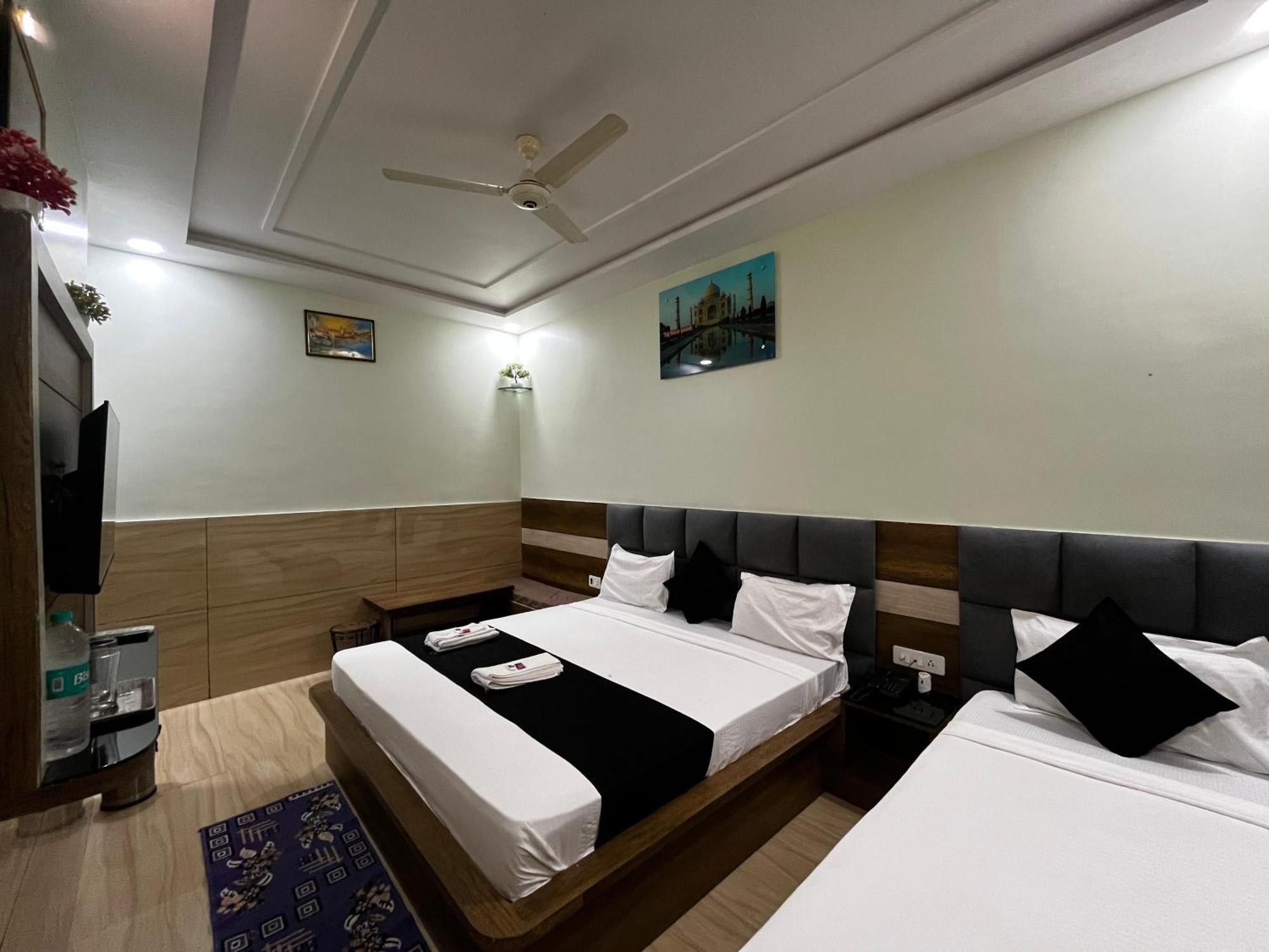 Taj Nice Point Agra  Zewnętrze zdjęcie