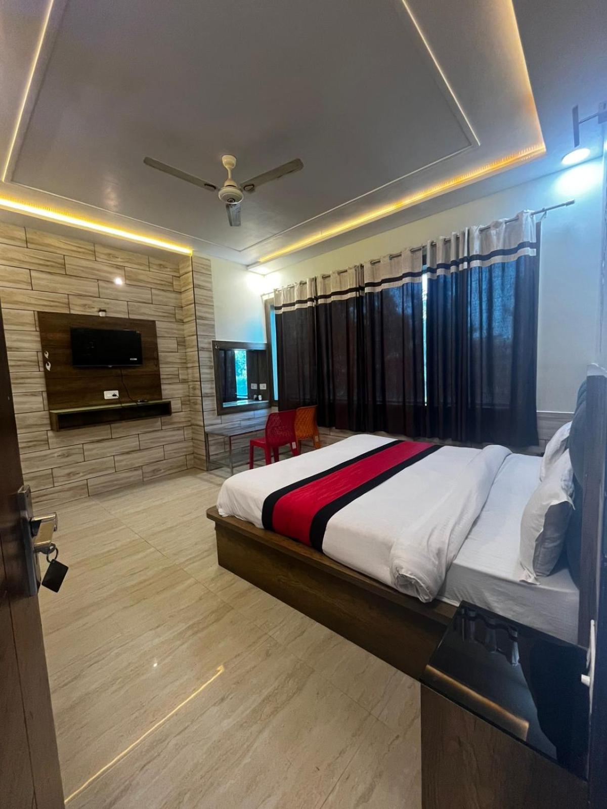 Taj Nice Point Agra  Zewnętrze zdjęcie